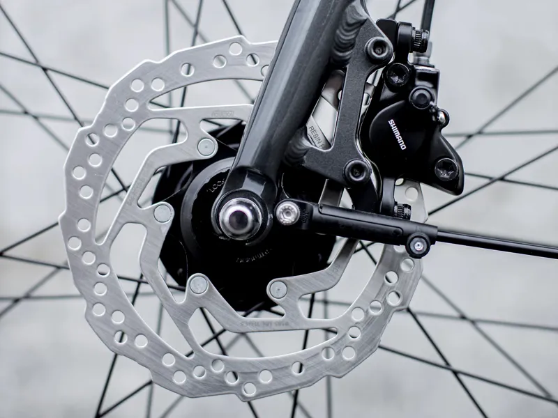 TREK District 4 Equipped Stagger Hybrid Bike in Lithium Grey-6